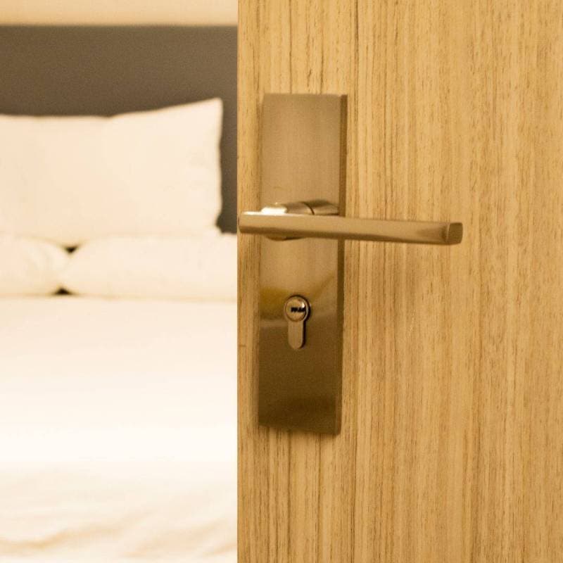 Plaque de porte en bois