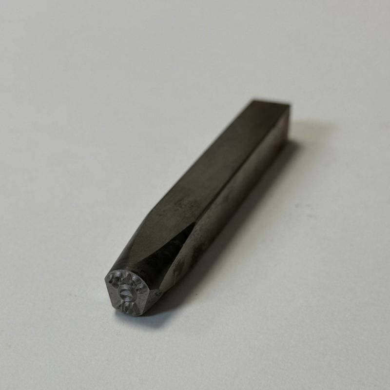 Poinçon couteaux (texte) — vue 1